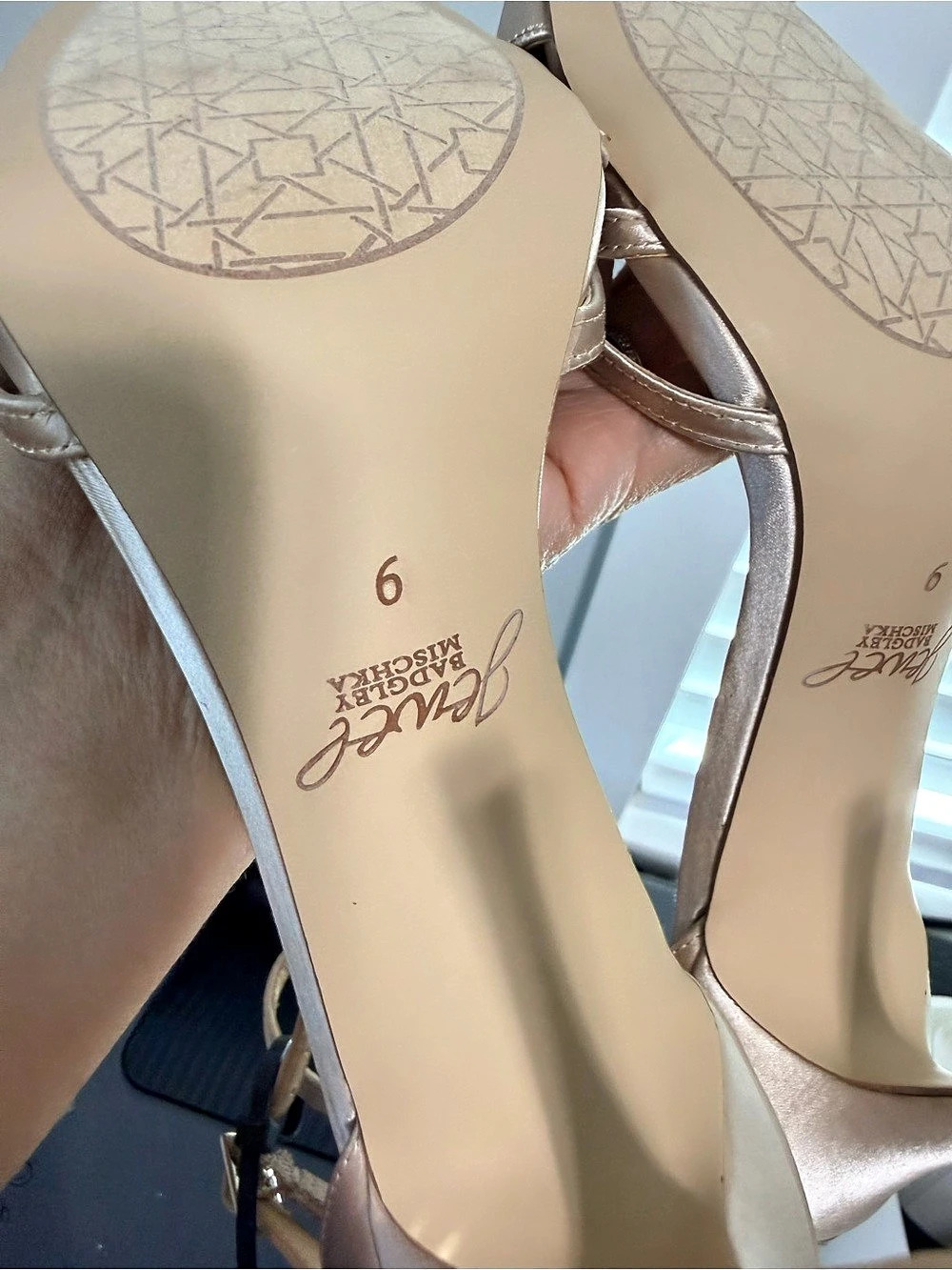 Badgley Mischka Jeweled Pointed-Toe Heels in Pink US 9 Like New - Picture 10 of 11